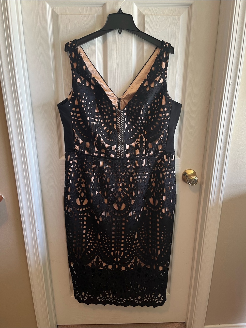 EUC City Chic Sleeveless Black Lace Overlay Dress w Nude Lining size M/18